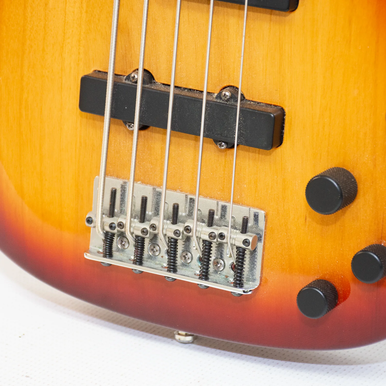 Fender Deluxe Zone 2006 5-String Sunburst Bass Guitar - Image 5